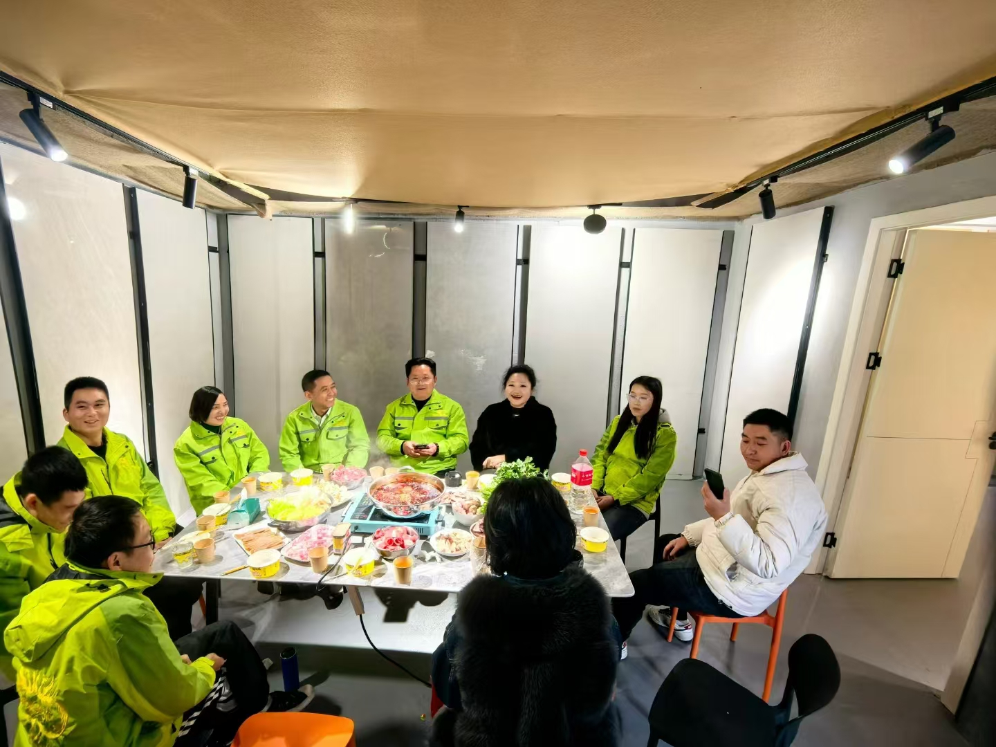 恭祝鳳翎裝飾澄江分公司生意興隆，財(cái)源廣進(jìn)。